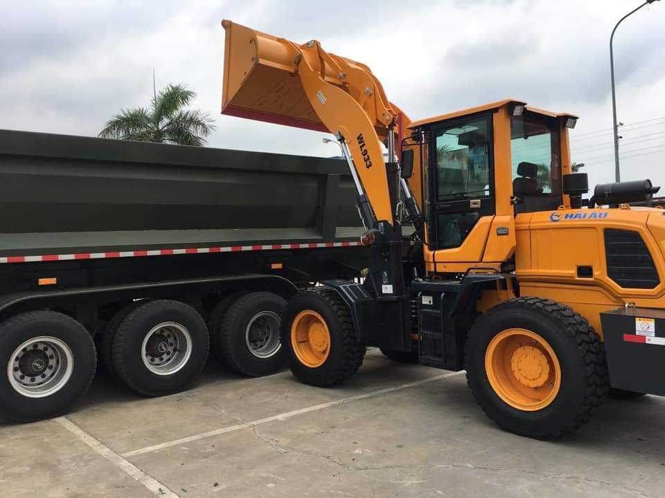 xúc lật WL933